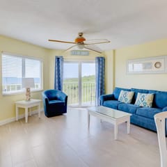 Bright, Sunny Suite with Magnificent Ocean Views