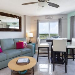 Charming & Tranquil Condo at Ocean Pointe-Sleeps 6