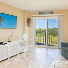 Lush Views from Cozy Top Floor - Ocean Pointe 1415